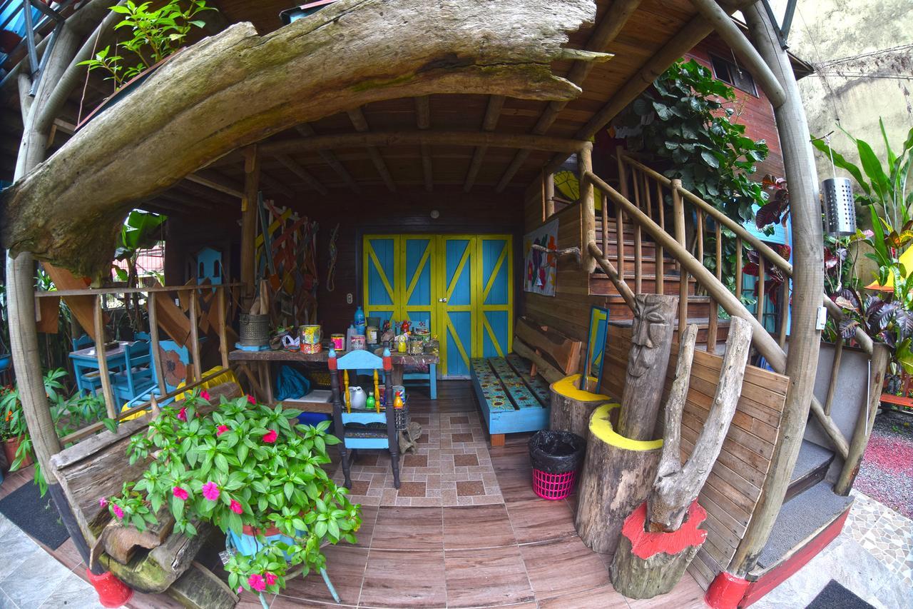 Wood House Hostel La Fortuna Exterior foto